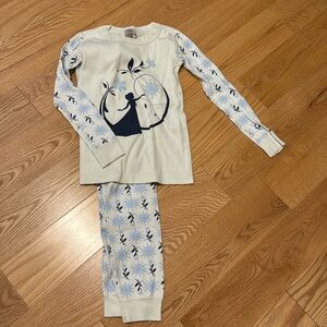 Hanna Andersson | Frozen 2 long sleeve pjs size 5